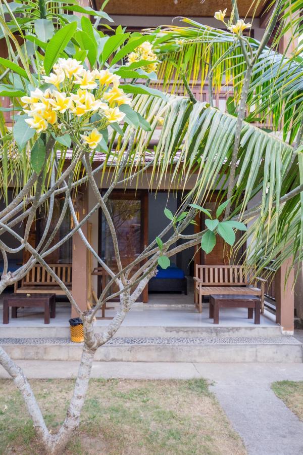 Asoka Homestay Senggigi Exterior photo